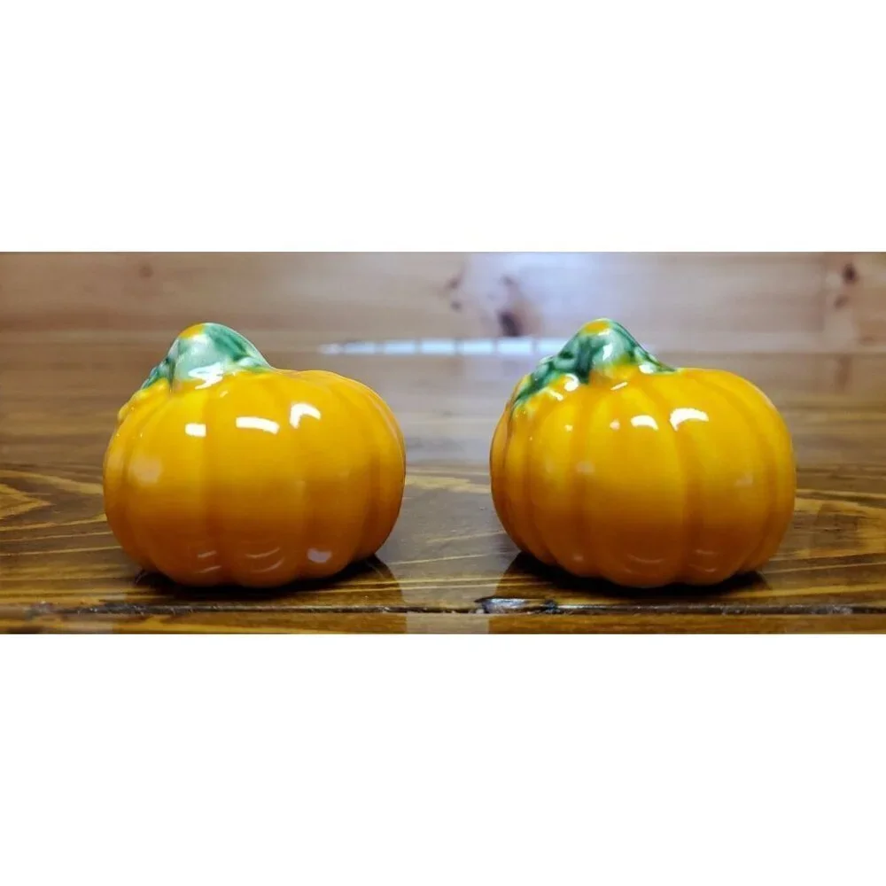 VINTAGE PUMPKIN SALT & PEPPER SHAKERS fall decorating